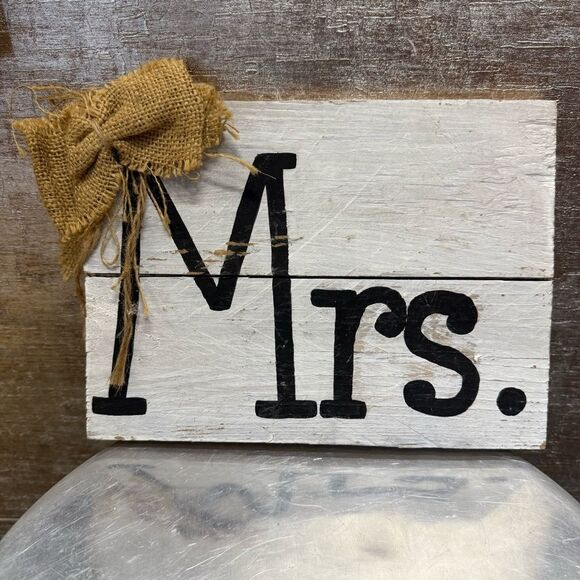 ✨ RUSTIC “MR. & MRS.” WOODEN SIGNS – WEDDING DECOR SET – 11” x 7.5” - Picture 15 of 16